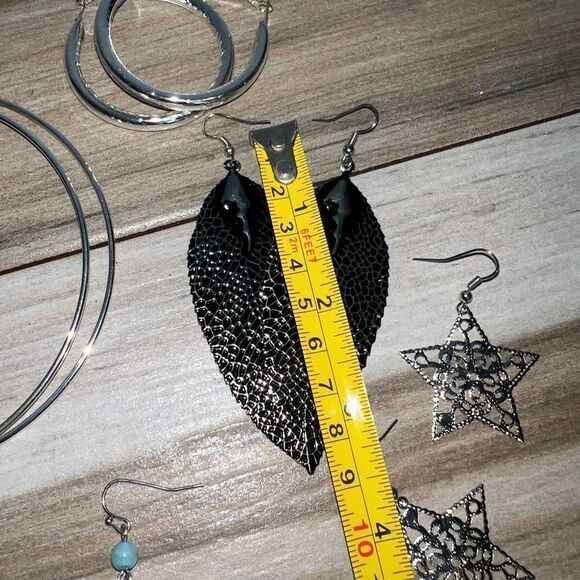 Earrings women’s lot of 5 pairs all silver tone large hoops and dangles all nwot - Picture 8 of 11